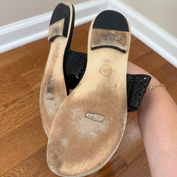 MICHAEL Michael Kors Black Leather Toe Ring Cutout Sandals Slides Size 9M - Picture 3 of 6